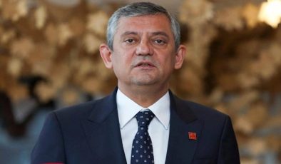 Özgür Özel’e Sürpriz Davet: Siyasi Kulisleri Hareketlendiren Teklif